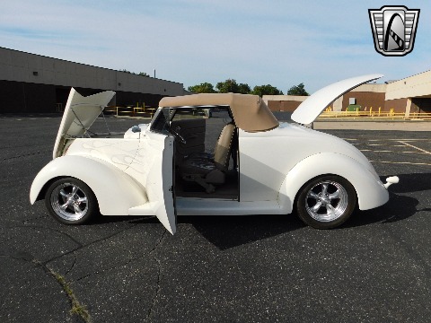1937 Ford Cabriolet image 63