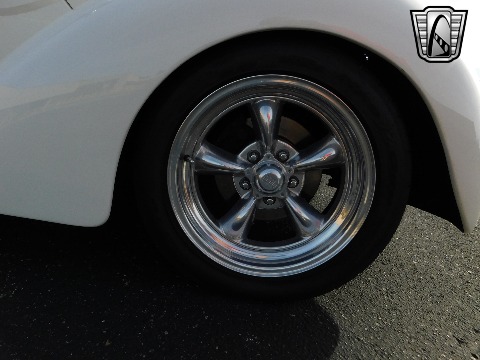 1937 Ford Cabriolet image 38