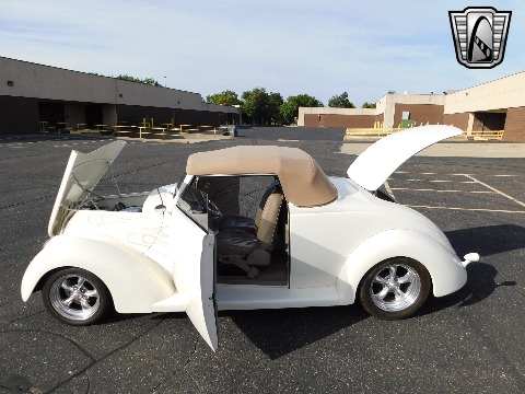 1937 Ford Cabriolet image 64