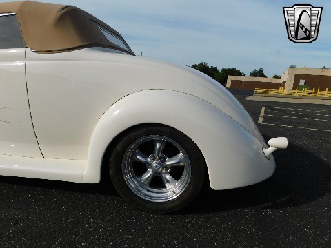 1937 Ford Cabriolet image 13