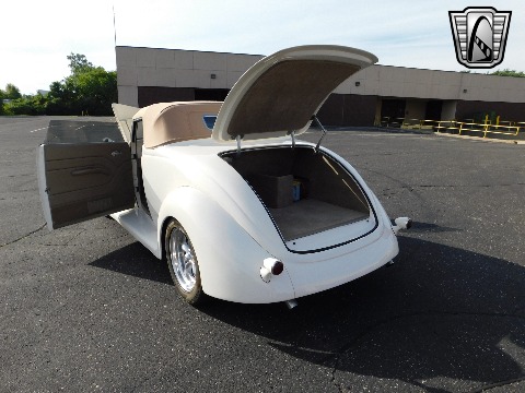 1937 Ford Cabriolet image 66