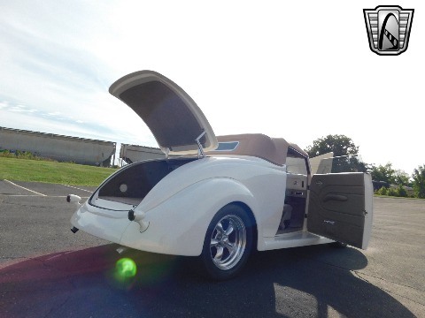 1937 Ford Cabriolet image 71