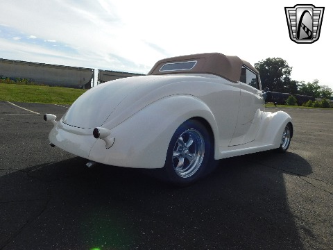 1937 Ford Cabriolet image 20