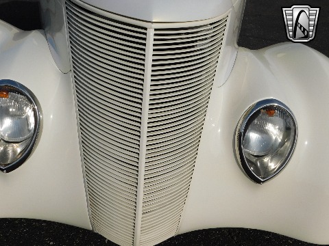 1937 Ford Cabriolet image 46