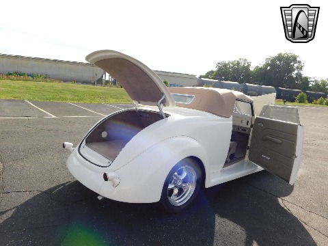1937 Ford Cabriolet image 72