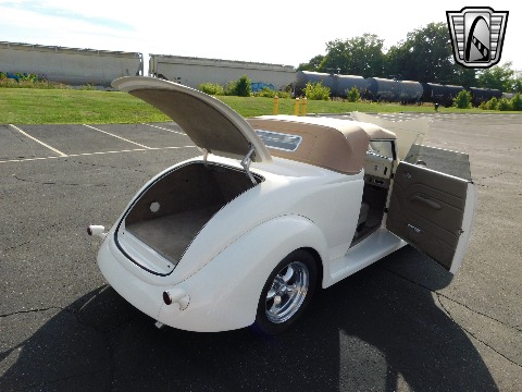 1937 Ford Cabriolet image 73