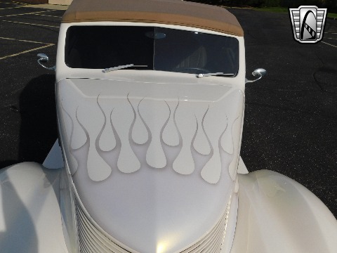 1937 Ford Cabriolet image 48