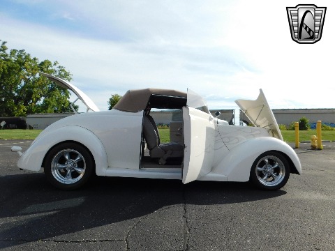 1937 Ford Cabriolet image 74