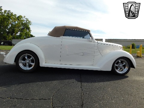 1937 Ford Cabriolet image 23