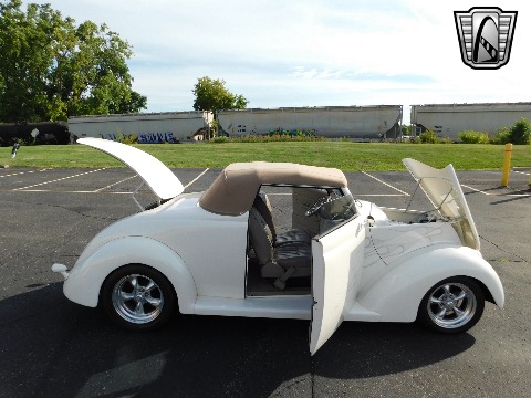 1937 Ford Cabriolet image 76
