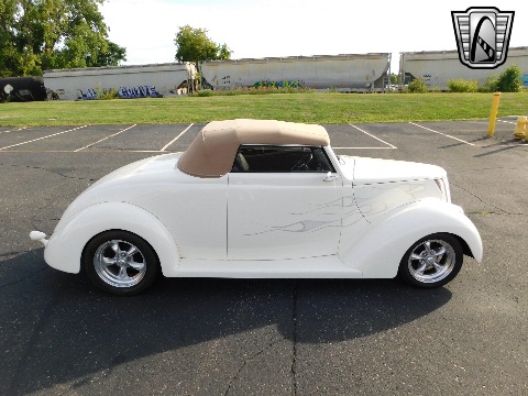 1937 Ford Cabriolet image 25