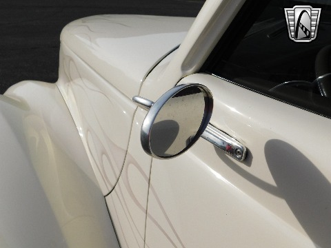 1937 Ford Cabriolet image 51