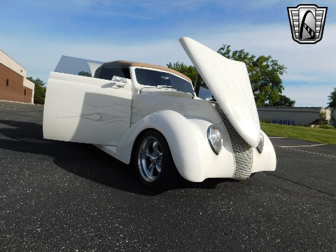 1937 Ford Cabriolet image 77