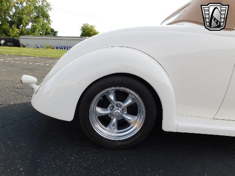 1937 Ford Cabriolet image 26