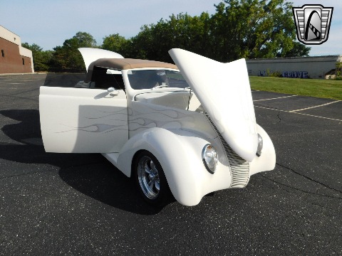 1937 Ford Cabriolet image 78