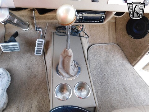 1937 Ford Cabriolet image 104