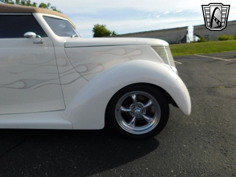 1937 Ford Cabriolet image 28