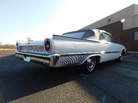 1961 Ford Galaxie image 18