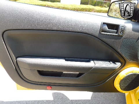 2005 Ford Mustang image 109