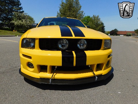 2005 Ford Mustang image 32