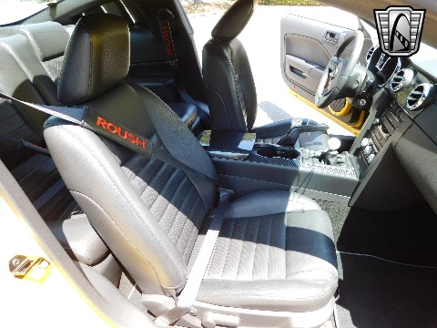 2005 Ford Mustang image 136