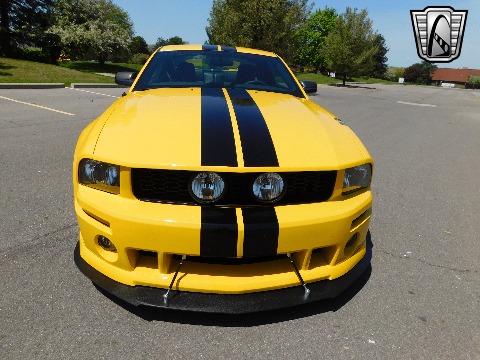 2005 Ford Mustang image 33