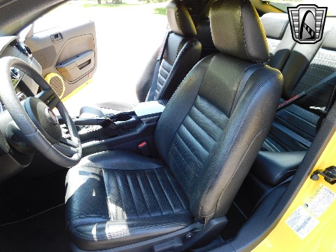 2005 Ford Mustang image 112