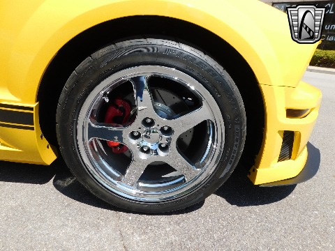 2005 Ford Mustang image 38
