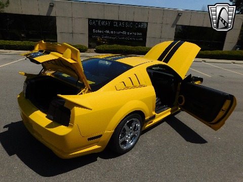 2005 Ford Mustang image 90