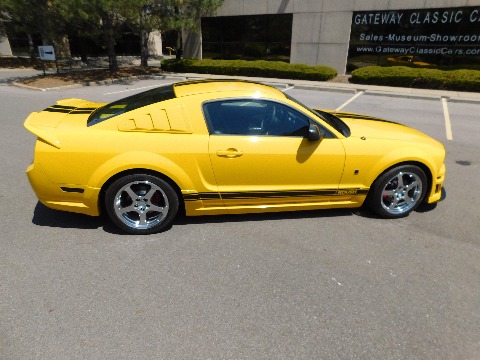 2005 Ford Mustang image 25