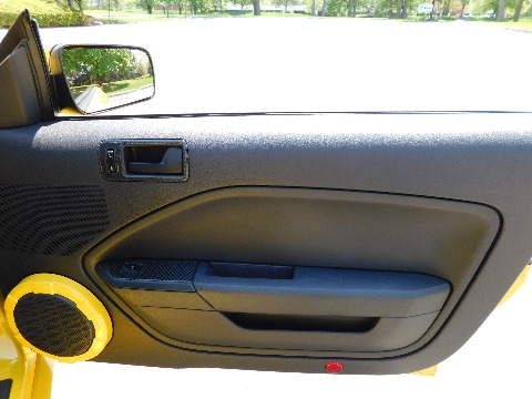 2005 Ford Mustang image 132