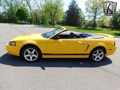 1999 Ford Mustang image 9