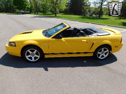 1999 Ford Mustang image 10