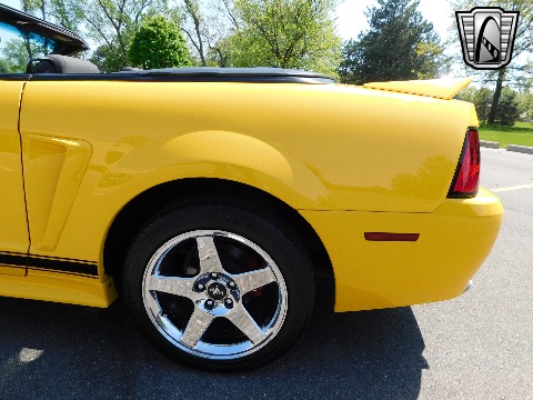 1999 Ford Mustang image 13
