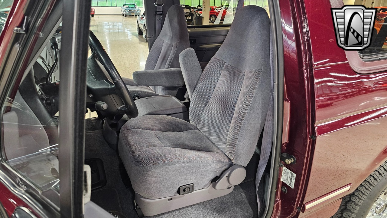 1996 Ford Bronco 24