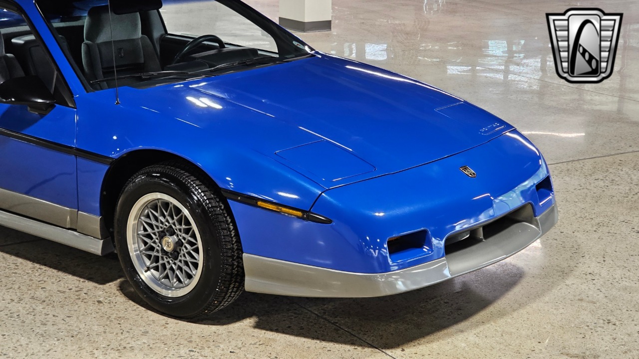 1987 Pontiac Fiero 2