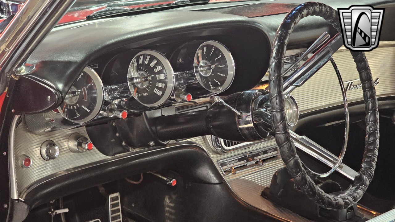 1963 Ford Thunderbird 26