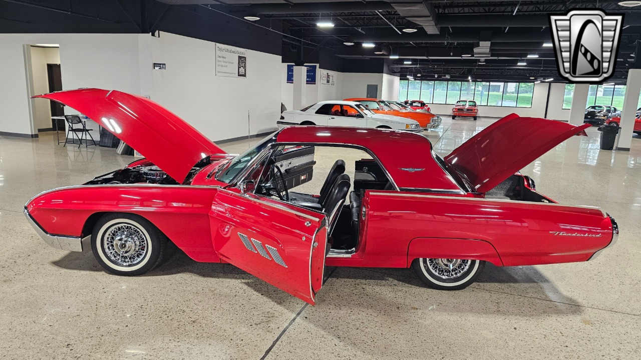 1963 Ford Thunderbird 18