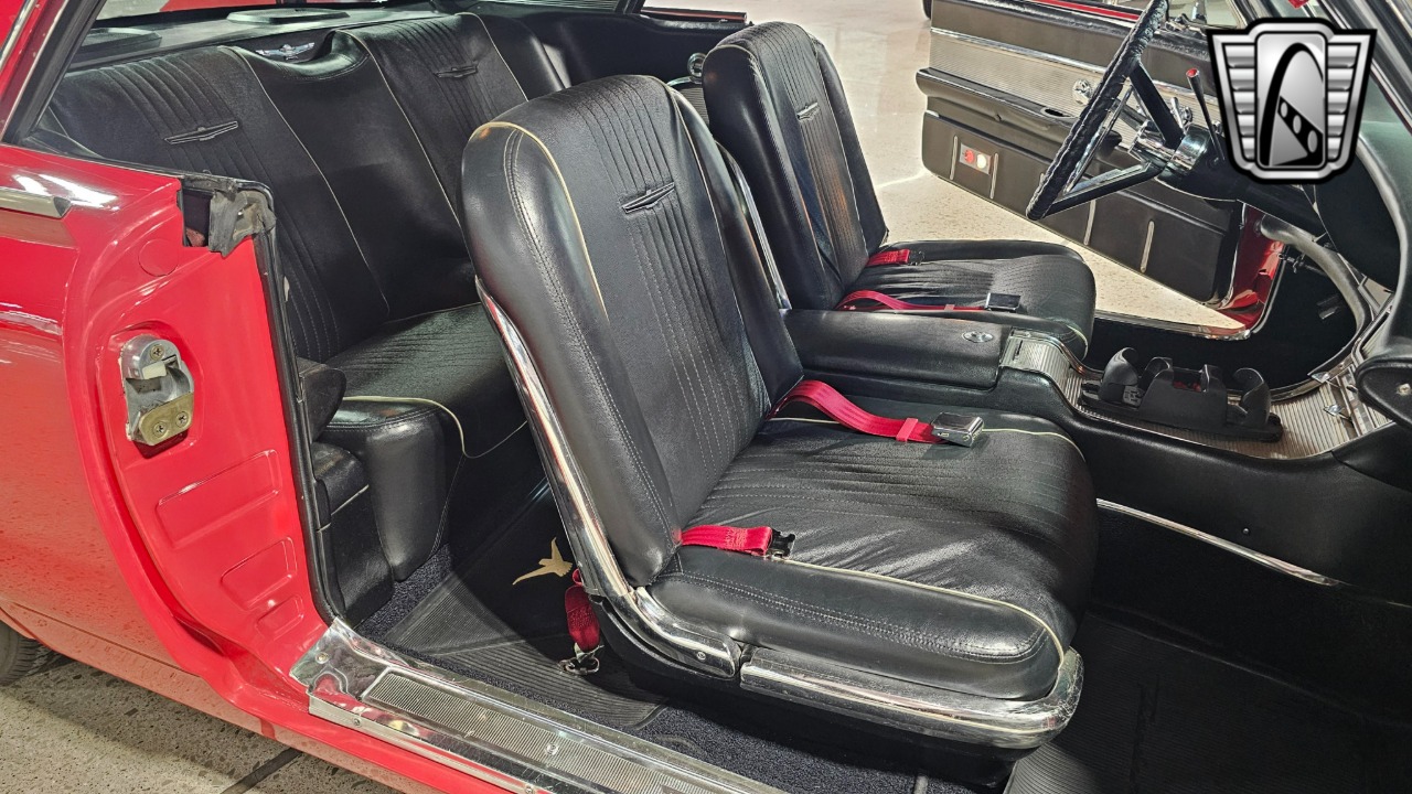 1963 Ford Thunderbird 29