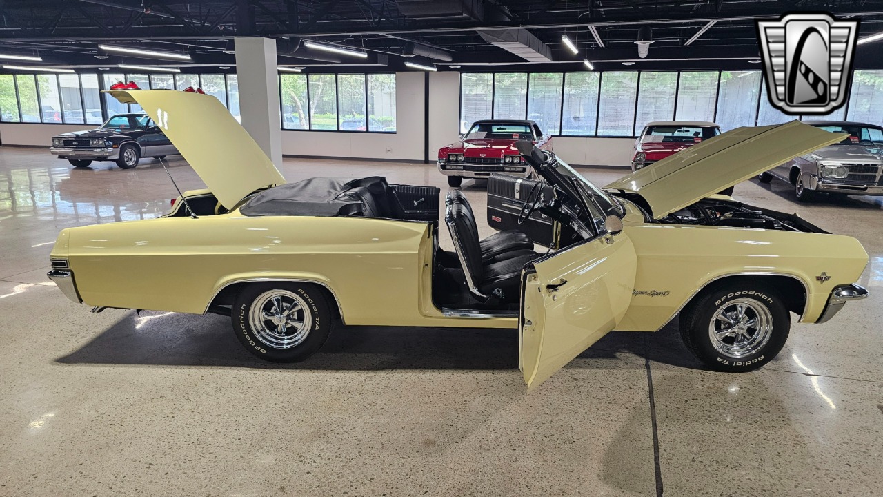 1965 Chevrolet Impala 19