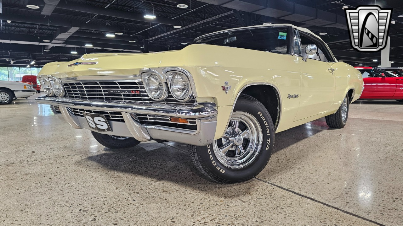 1965 Chevrolet Impala 32