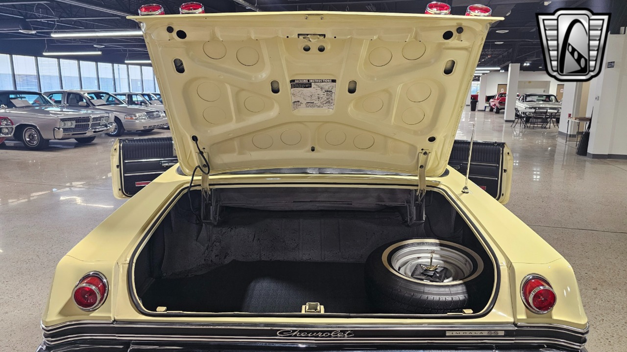 1965 Chevrolet Impala 29
