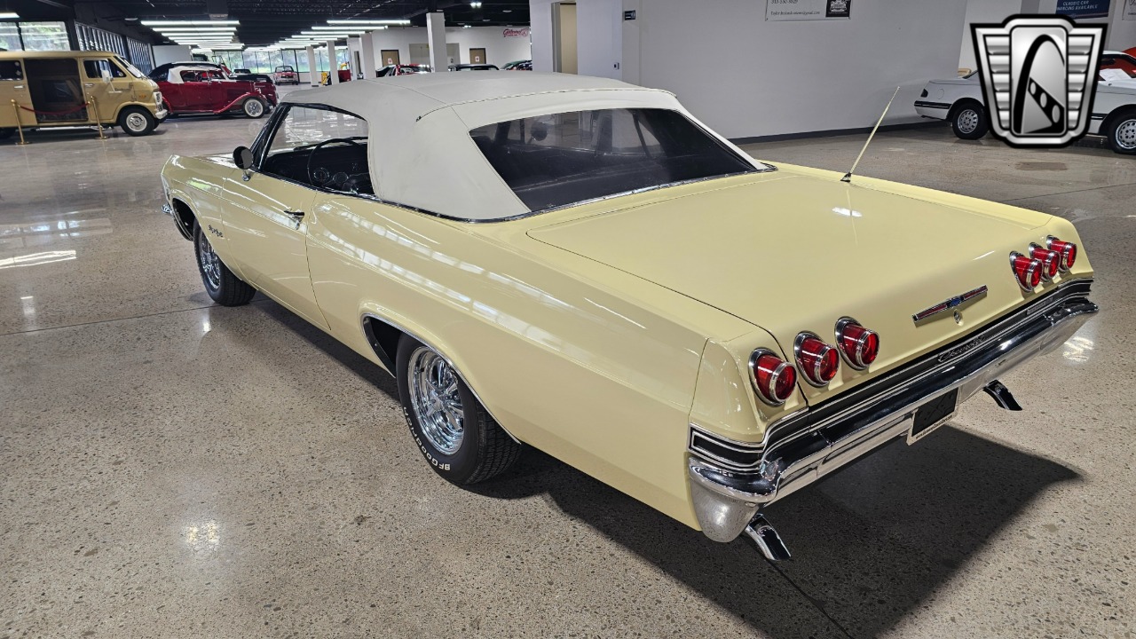 1965 Chevrolet Impala 35
