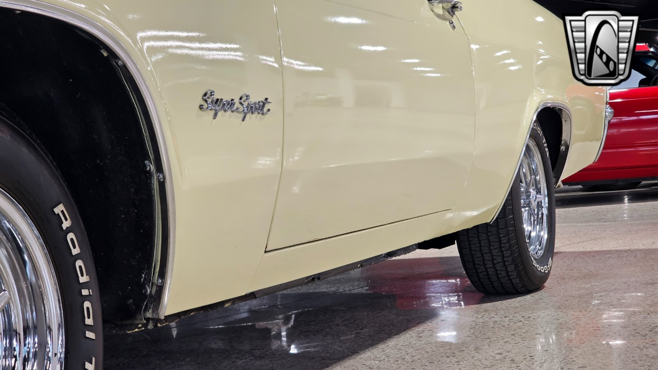 1965 Chevrolet Impala 9