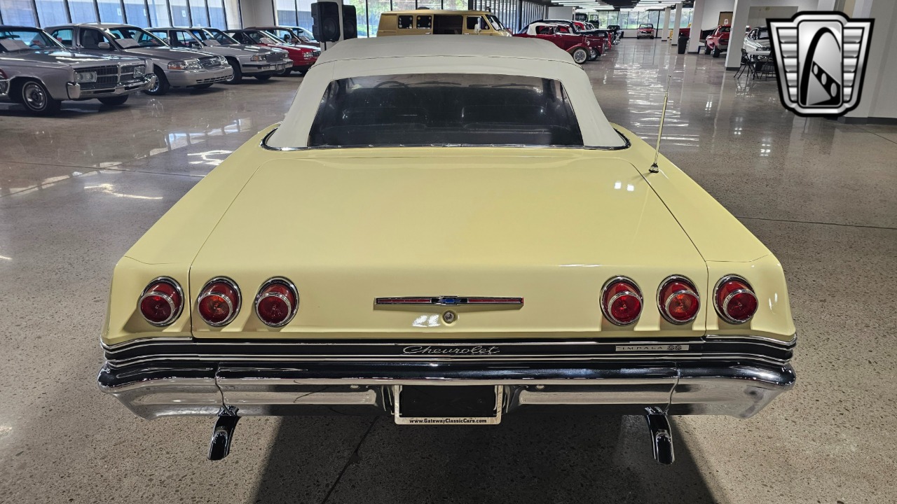 1965 Chevrolet Impala 36