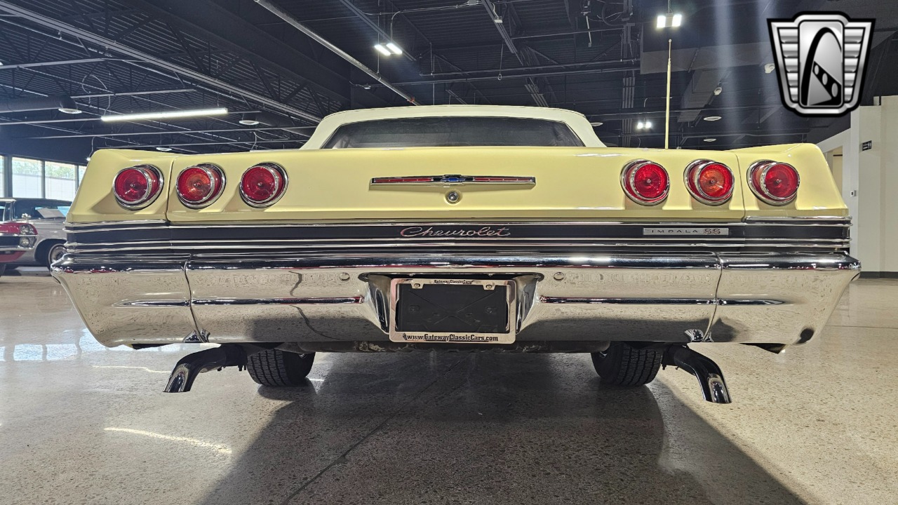 1965 Chevrolet Impala 37