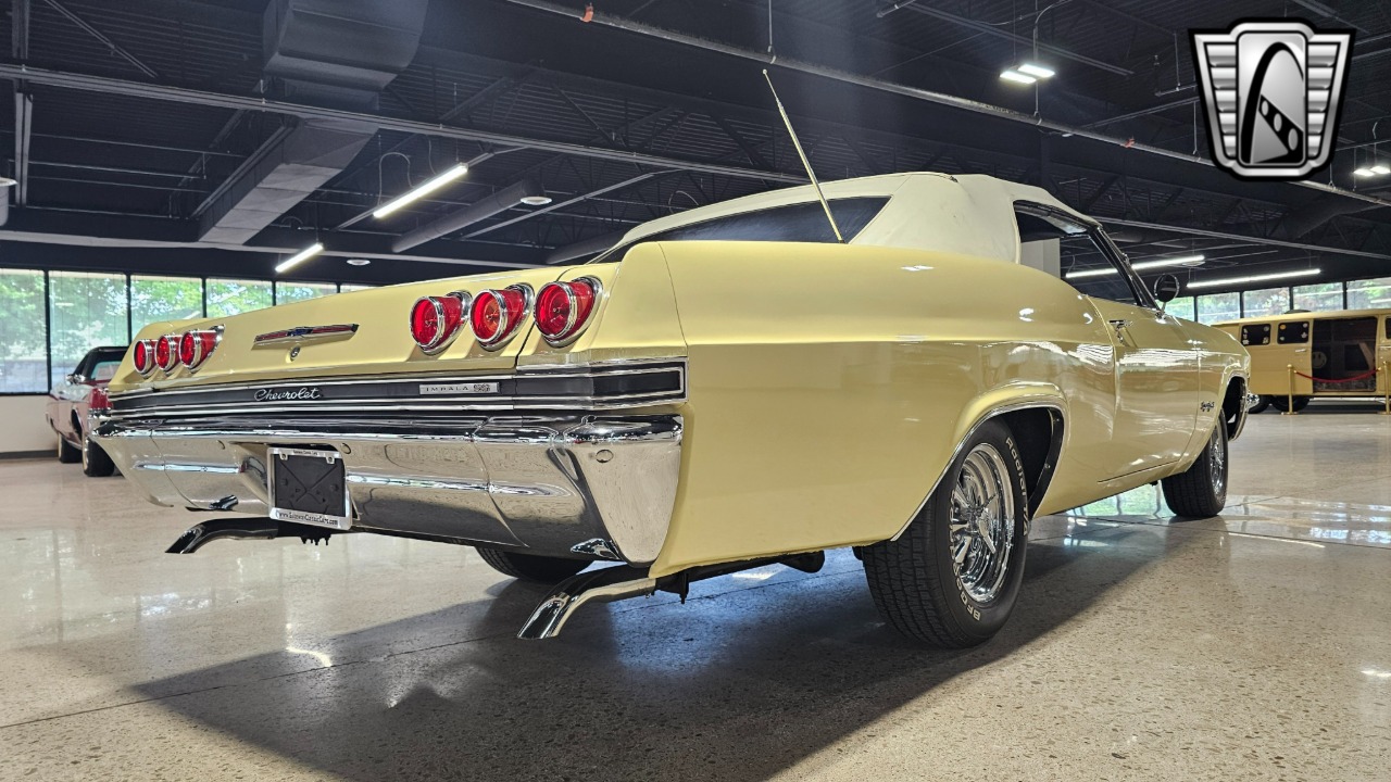 1965 Chevrolet Impala 38