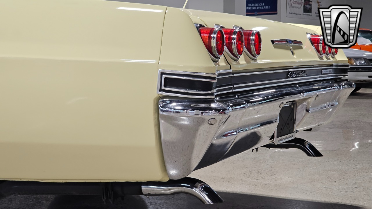 1965 Chevrolet Impala 16