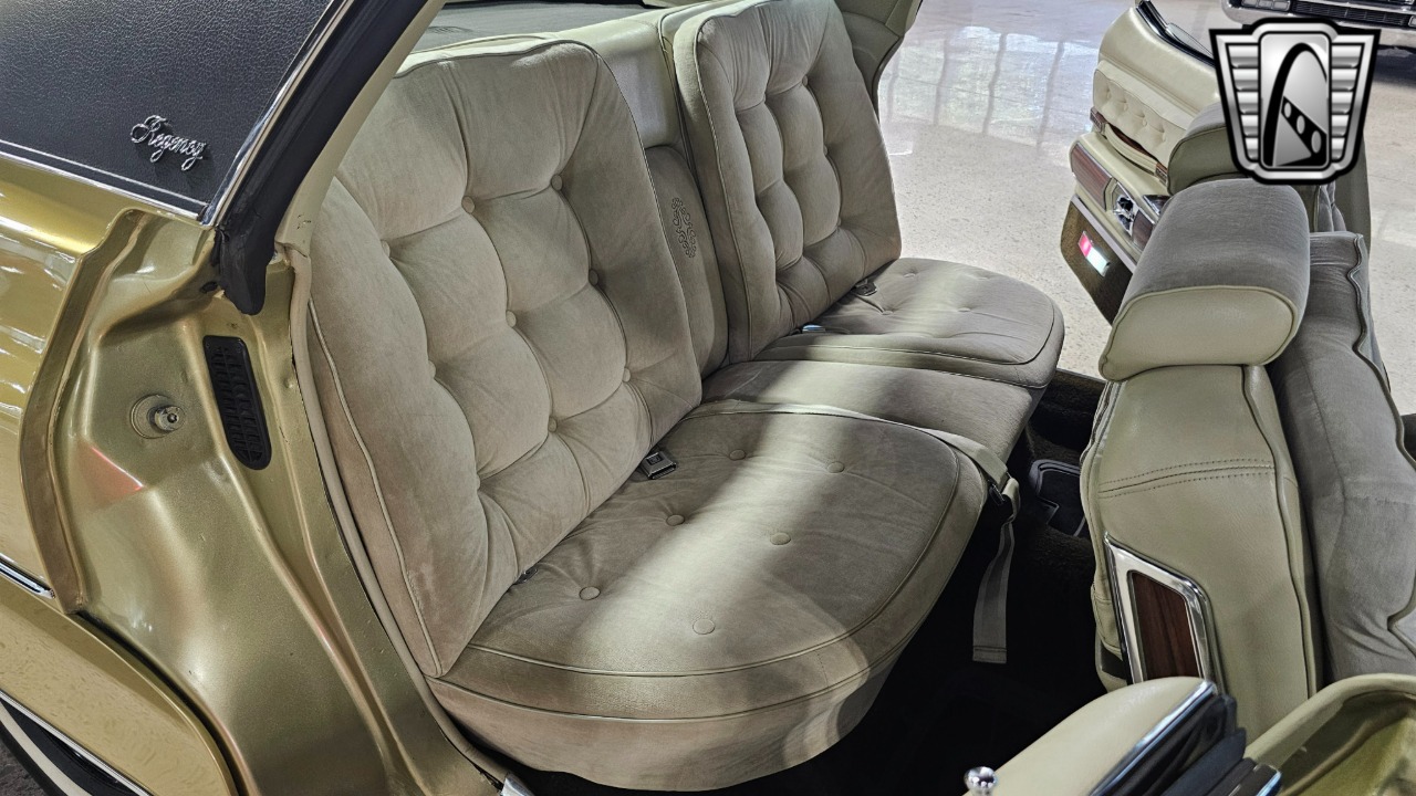 1972 Oldsmobile 98 Regency 30