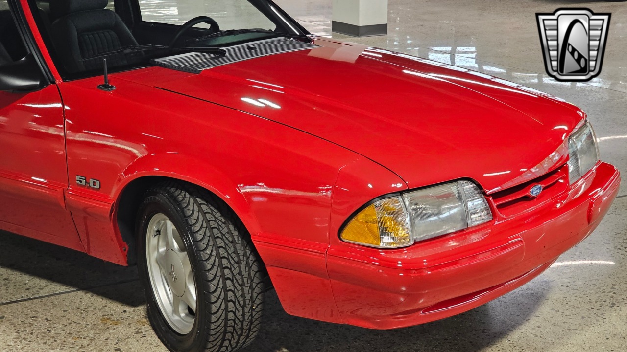 1988 Ford Mustang 32